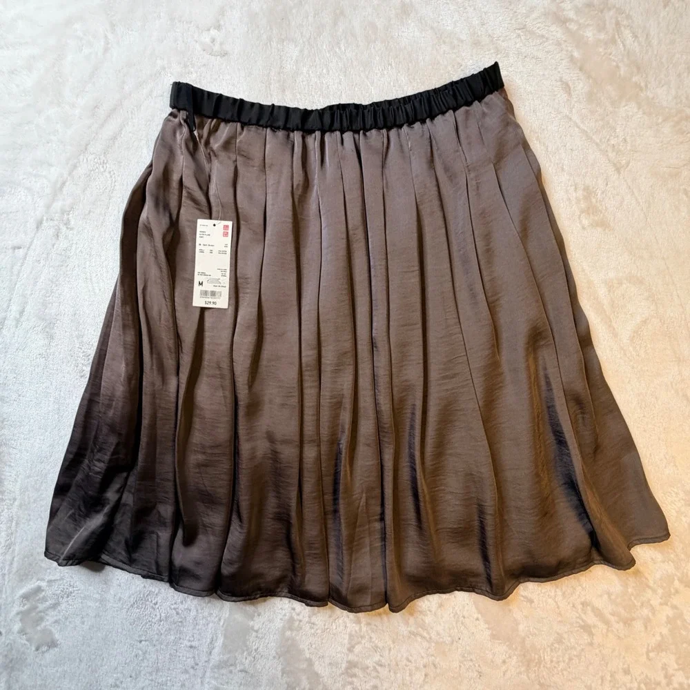 Uniqlo Satin Flare Skirt Dark Brown Pleated Dark academia,Gothic, dark Romantic‎